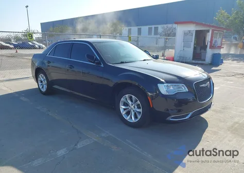 2015 Chrysler 300 Limited z USA, uszkodzony, nr VIN 2C3CCAAG8FH931974
